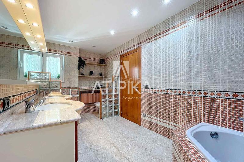 Foto f8a804fa-078f-45db-b656-880963be487a. Penthouse with heating parking in Centre Castelldefels
