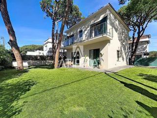 Rent House in La Pineda. Casa independiente en alquiler temporal con parking en la playa