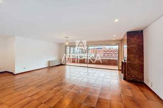 Lloguer Pis a Sant Gervasi - Galvany. Piso en alquiler con terraza junto a travessera de gràcia