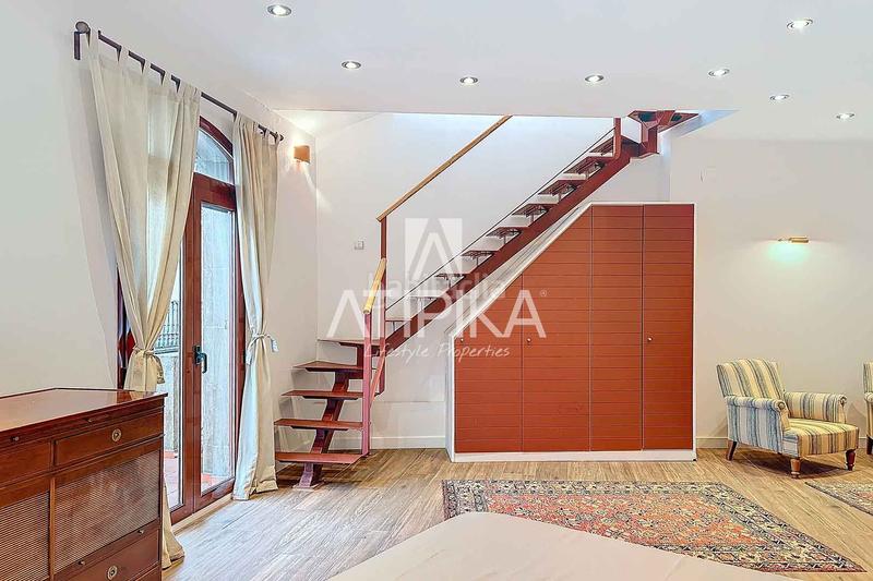 Foto 276ed228-37ce-4478-acb4-5641db5ea124. Alquiler oficina dúplex en alquiler junto a plaça catalunya en Barcelona