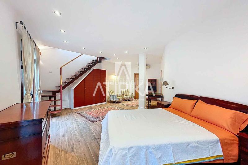 Foto 38ef6997-a3f5-4af2-85cb-e37b805e13ea. Alquiler oficina dúplex en alquiler junto a plaça catalunya en Barcelona