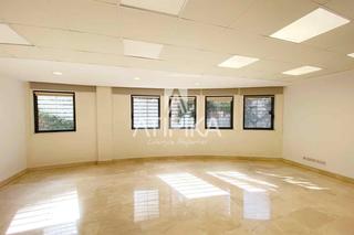 Location Bureau à Sant Gervasi - Galvany. Oficina en alquiler de  130m en planta baja en vía augusta