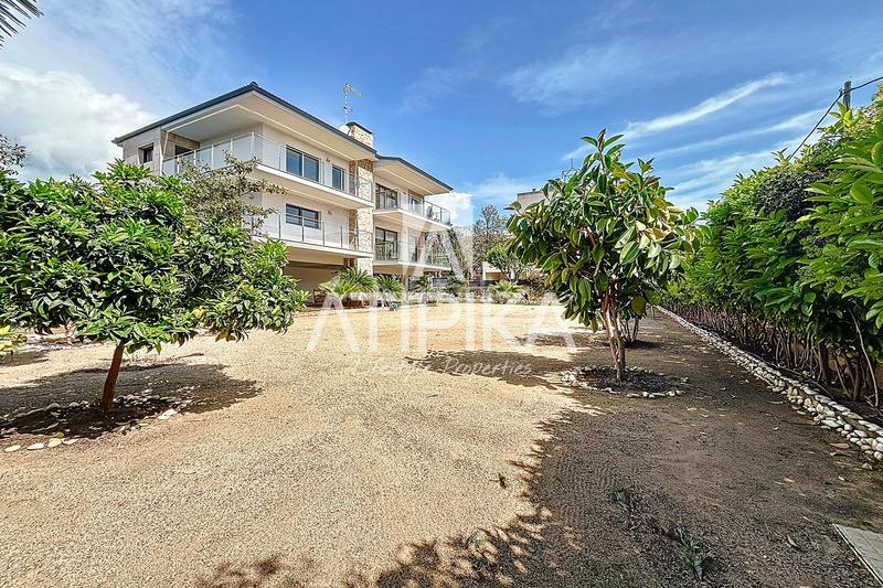 Foto 0f6bc634-937b-41f4-ad50-6616a900206f. Affitto casa con riscaldamento parcheggio piscina in Castelldefels