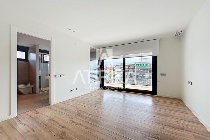 Foto 3c5e40cc-9256-4f53-8643-d61707572a9e. Affitto casa con riscaldamento parcheggio piscina in Castelldefels