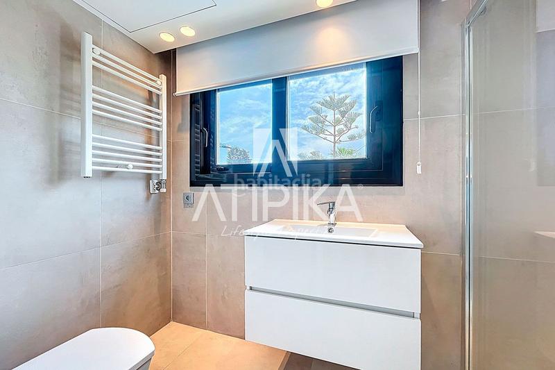 Foto 90c0d0a9-4f99-494b-836b-05c25ec2a8d8. Alquiler casa  independiente con piscina en Montmar bajo en Castelldefels