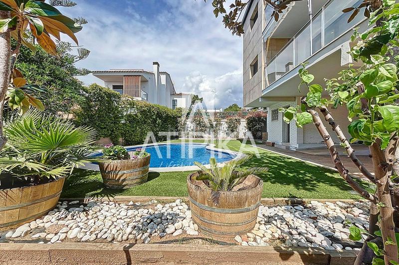 Foto f65b5a4c-731c-41d9-9da7-d014d81ac5b0. Alquiler casa  independiente con piscina en Montmar bajo en Castelldefels