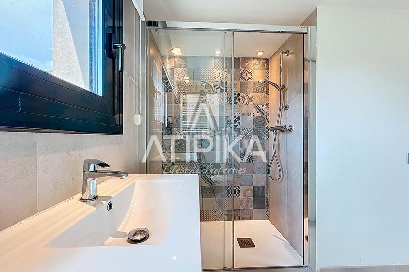 Foto 4f95fb99-4441-40f9-b809-fe5378ff8d2e. Lloguer casa amb calefacció aparcament piscina a Castelldefels