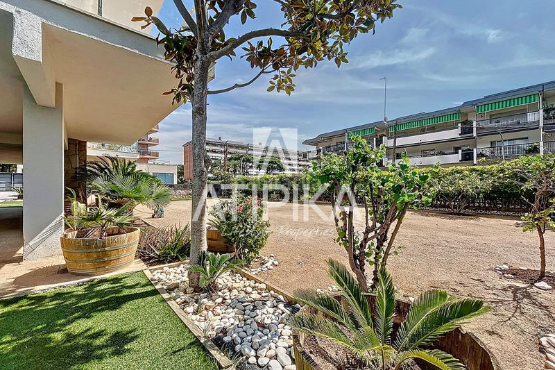 Foto a1614567-12d4-432d-aa5b-af99ac850dba. Lloguer casa amb calefacció aparcament piscina a Castelldefels