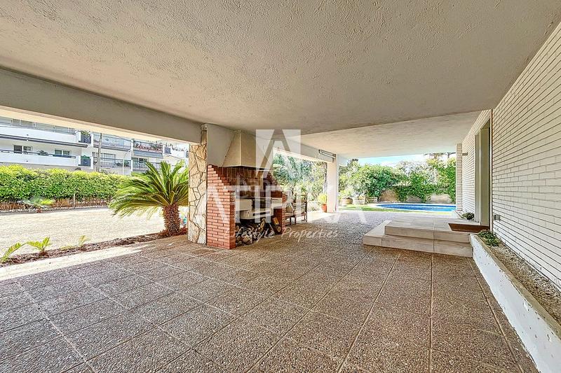 Foto d5cab125-229d-4c7c-bcac-010f3945eddd. Lloguer casa amb calefacció aparcament piscina a Castelldefels