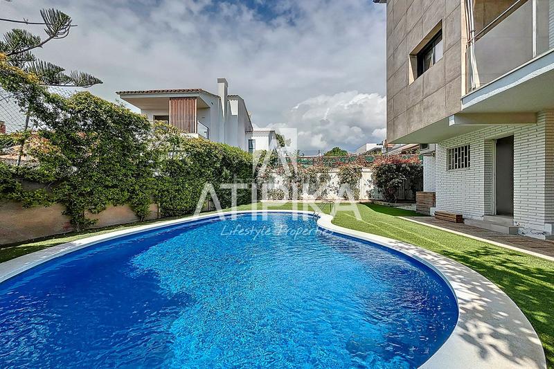 Foto fdc17e48-473b-4587-a5ec-6c6a6bd8f3b9. Lloguer casa amb calefacció aparcament piscina a Castelldefels