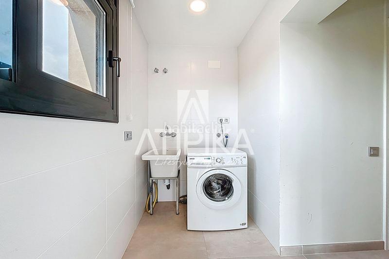 Foto 1b9d2d8d-6c34-418a-83a9-f49f45c30ccd. Location maison avec chauffage parking piscine dans Castelldefels