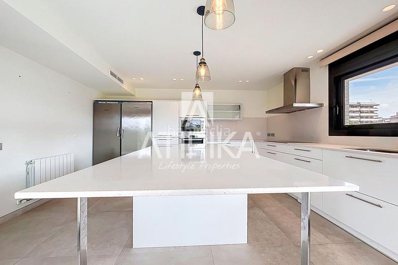 Foto 72b6e5ed-f682-49d9-8f77-02e31494c53c. Location maison avec chauffage parking piscine dans Castelldefels