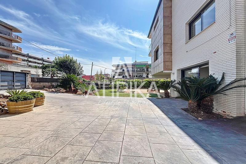 Foto 17da237a-187f-4b7c-bc63-dd3b1f41603d. Miete haus mit heizung parking pool in Montmar Castelldefels