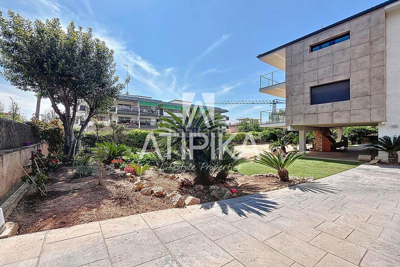 Foto b45cf5fd-eaae-4827-af07-90456d74c5bf. Miete haus mit heizung parking pool in Montmar Castelldefels