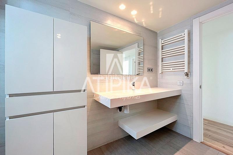 Foto 5dc84639-2bfc-4f20-a32e-a4c0e1a80ecd. Rent house with heating parking pool in Montmar Castelldefels