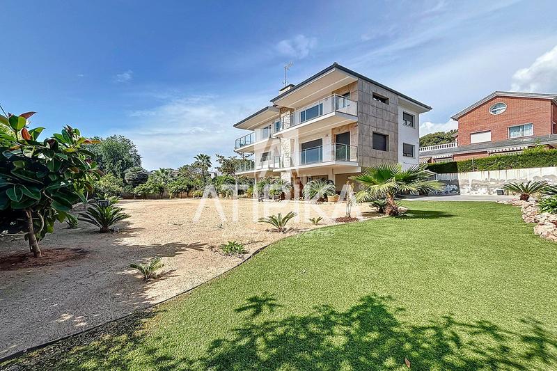 Foto 62a5bddc-baaf-4335-a746-f7da300c1cc1. Rent house with heating parking pool in Montmar Castelldefels