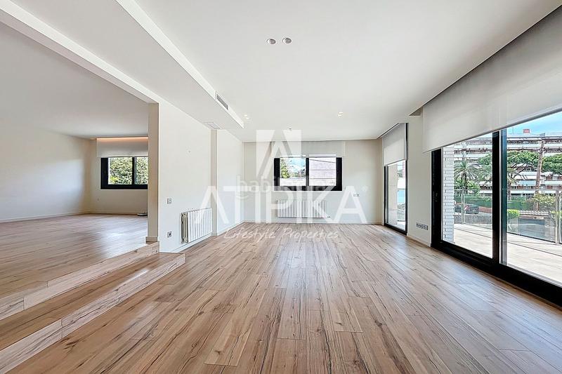 Foto 801221a5-bc50-4501-ac17-44b56174e3d0. Rent house with heating parking pool in Montmar Castelldefels