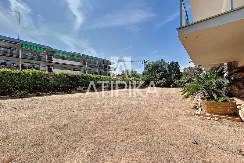 Foto 96bc70b1-b0c9-4140-818a-e8b380a89745. Rent house with heating parking pool in Montmar Castelldefels