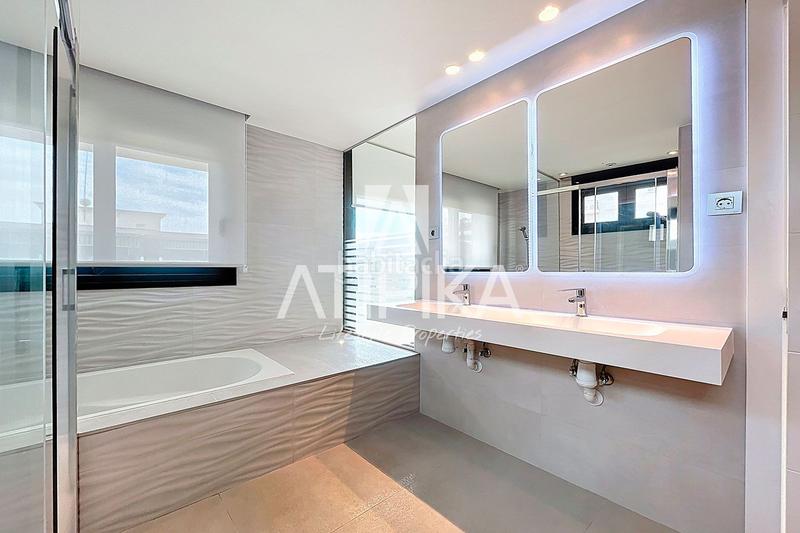 Foto e2cc9a18-969c-4b7a-8317-aadb818109fc. Rent house with heating parking pool in Montmar Castelldefels