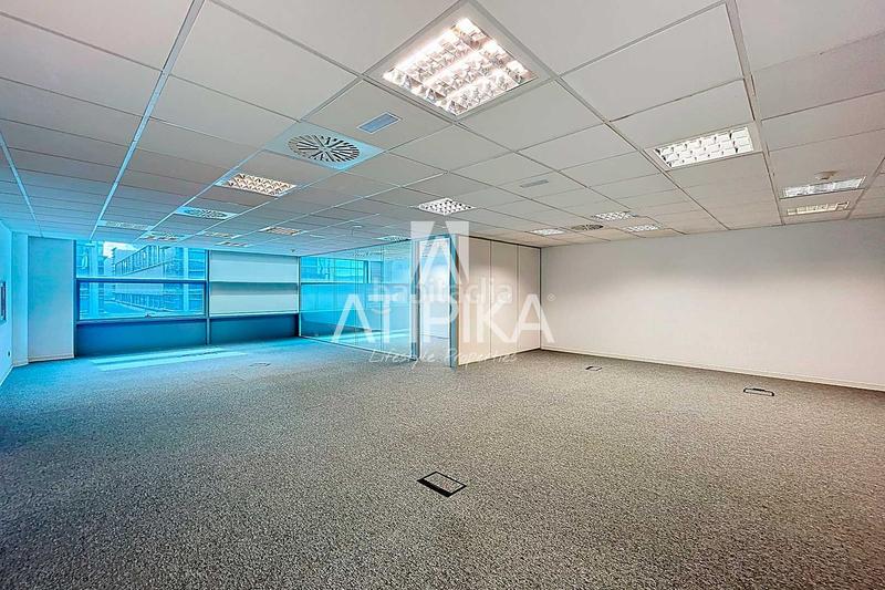 Foto 8b14bbaf-cbec-402d-a62b-d8d7deabb9a5. Lloguer oficina a El Remei Badalona