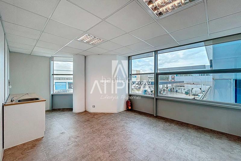 Foto e0a7d5bb-c01f-4cf9-b44a-a0ccee014f4d. Location bureau dans El Remei Badalona