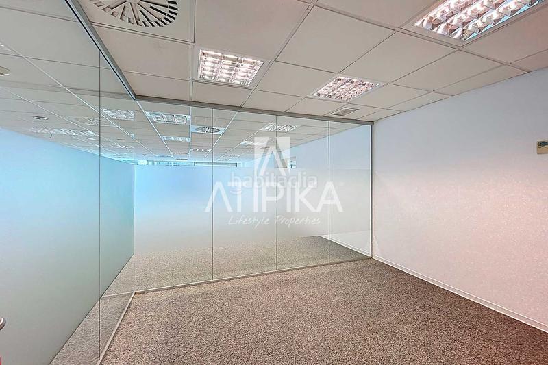 Foto 17418b0b-f07f-424d-be5e-6ab025b32276. Rent office space in El Remei Badalona