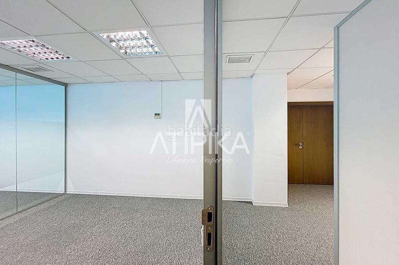 Foto 82a0850f-84be-408b-92f8-60e9f6243e84. Rent office space in El Remei Badalona