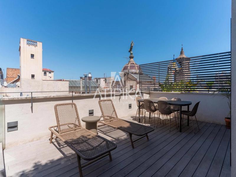 Foto ad43623b-7d3b-4bbd-a190-662495159407. Alquiler piso soleado ático con piscina privada en alquiler temporal en Barcelona
