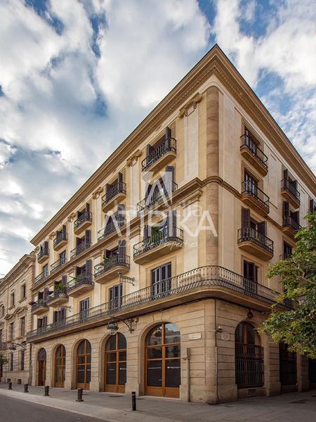 Foto c04aa20d-64be-4d6c-9da2-ec8eb64132f7. Alquiler piso soleado ático con piscina privada en alquiler temporal en Barcelona