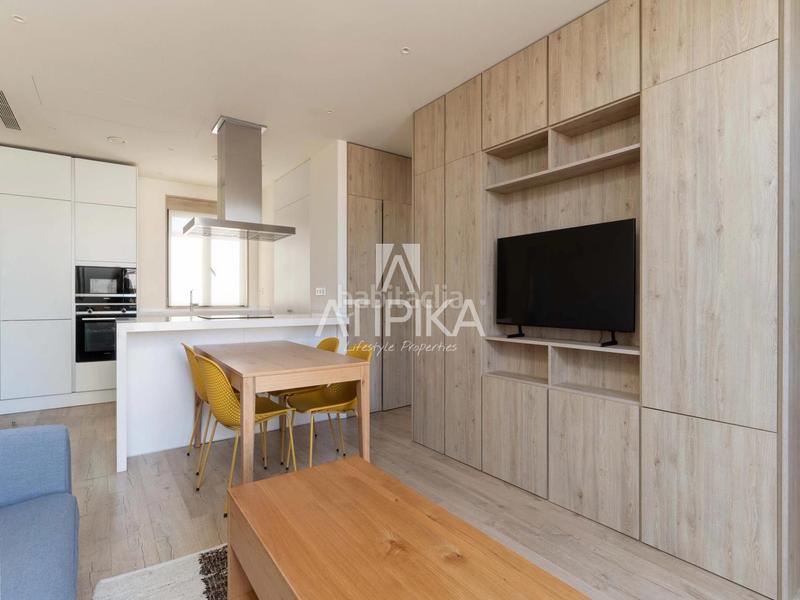 Foto db8bd0f8-2127-46da-9a02-6b64ccfc860a. Alquiler piso soleado ático con piscina privada en alquiler temporal en Barcelona