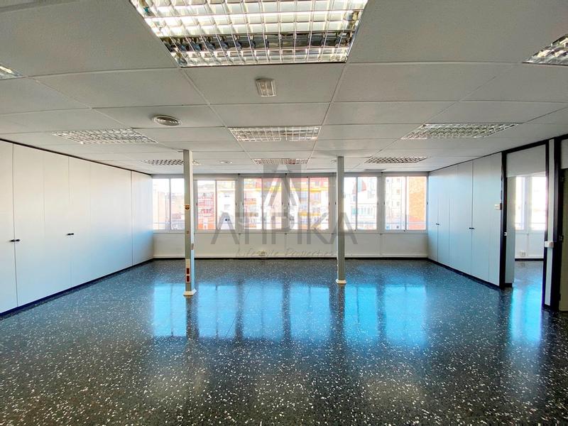 Foto 6a41b9b8-00c9-44a5-8aea-655bd126a2a6. Location bureau dans Barri de les Corts Barcelona