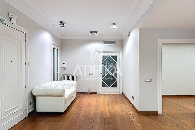 Foto 1a271a2d-a4f0-4c13-a5e8-68f7c98aa3ed. Piso  en venta de 330 m2 apta para despacho o vivienda con posibilidad de segregar en avinguda de pau casals en Barcelona