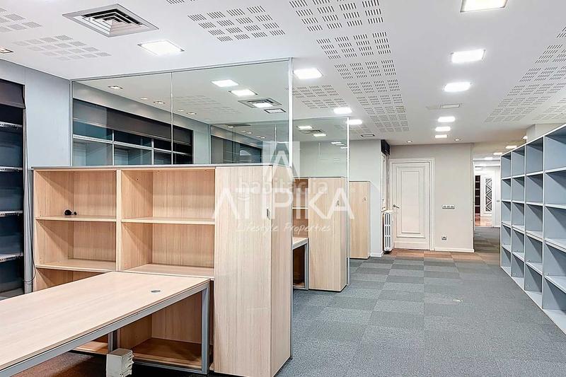 Foto 244c97c0-3d25-440c-b1ea-094115071eca. Piso  en venta de 330 m2 apta para despacho o vivienda con posibilidad de segregar en avinguda de pau casals en Barcelona