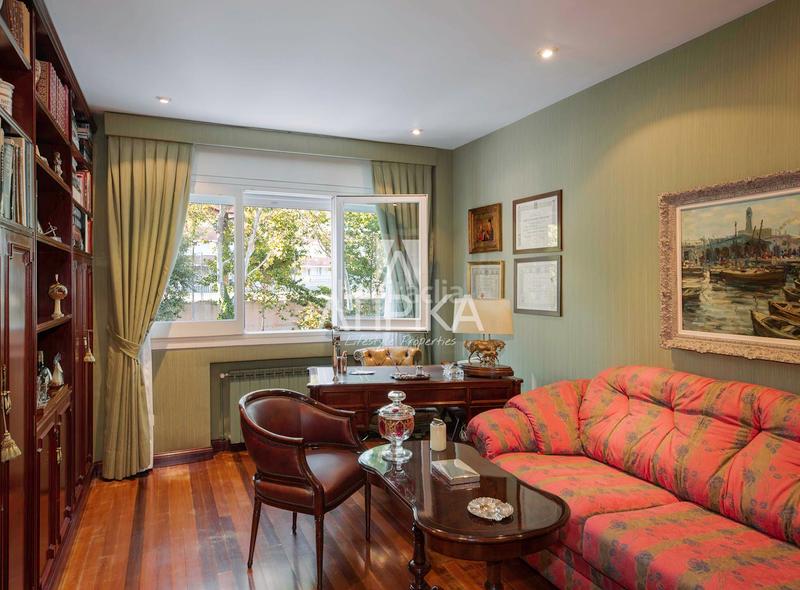 Foto 21a66de4-7d4d-4670-859b-1b69ff73b28c. Casa con riscaldamento parcheggio piscina in Pedralbes Barcelona