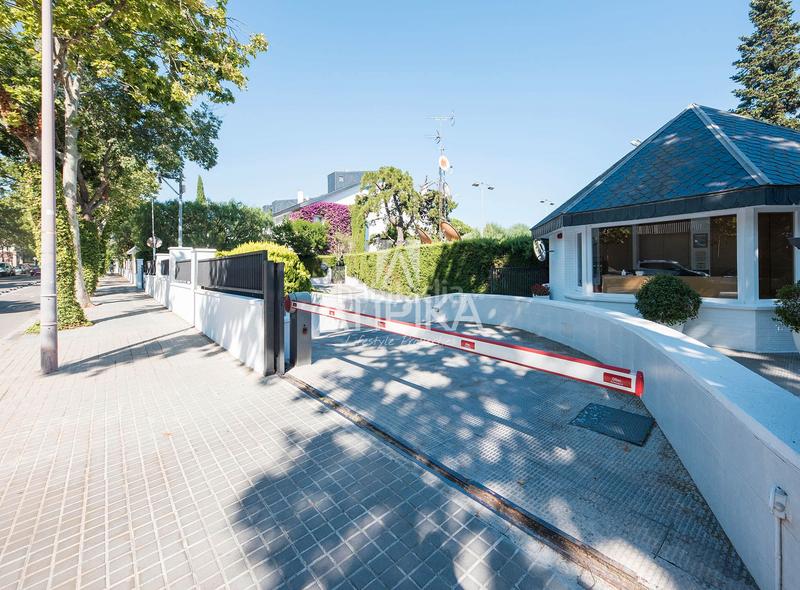 Foto 32403010-3579-40fd-a0f8-02b45c0d0f7e. Casa con riscaldamento parcheggio piscina in Pedralbes Barcelona