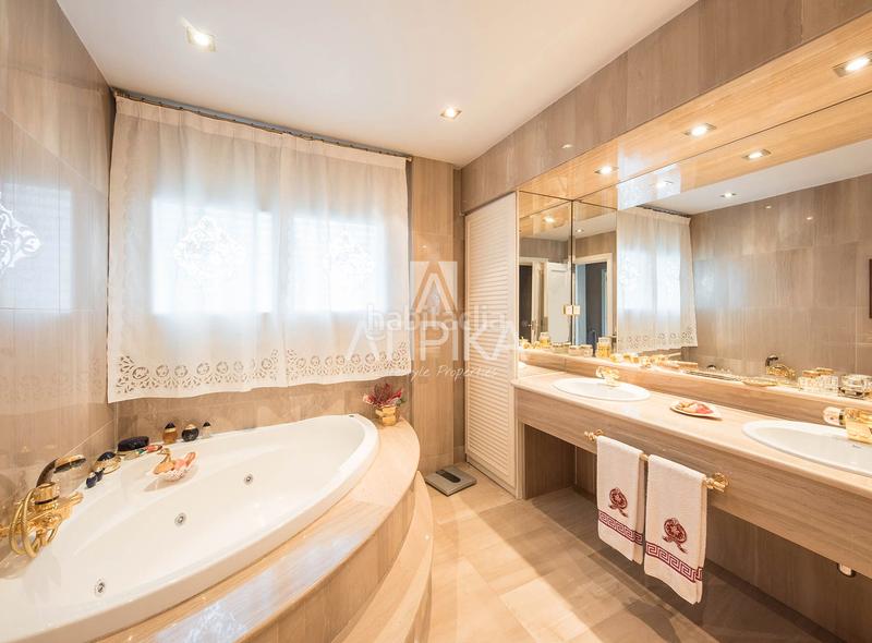 Foto 3e85ce3d-4c6a-407b-84e3-df825adccaf0. Casa con riscaldamento parcheggio piscina in Pedralbes Barcelona