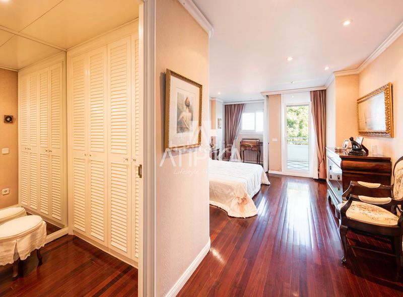 Foto 488a91b1-4b3b-48b0-ab87-753adb2ff414. Casa con riscaldamento parcheggio piscina in Pedralbes Barcelona