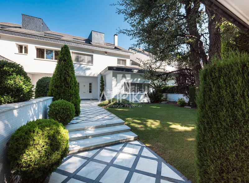 Foto 63c60078-be0b-4edb-81c8-422b376faca3. Casa con riscaldamento parcheggio piscina in Pedralbes Barcelona