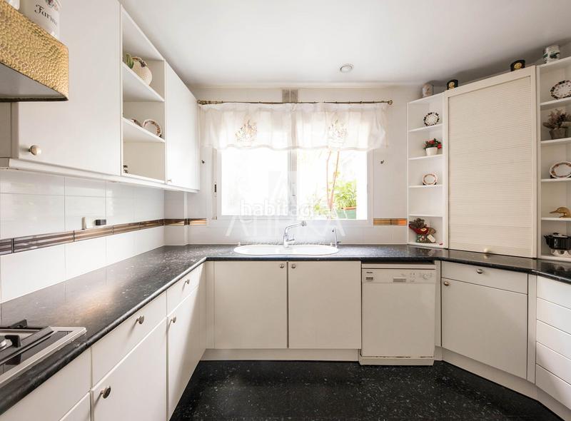 Foto 66a7c4d1-5d7b-413a-be44-1da9d2f0c968. Casa con riscaldamento parcheggio piscina in Pedralbes Barcelona