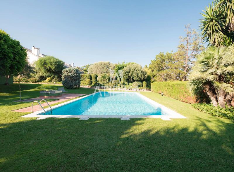 Foto 6ced851d-8f05-4ecc-a78b-a37251ff7b0d. Casa con riscaldamento parcheggio piscina in Pedralbes Barcelona