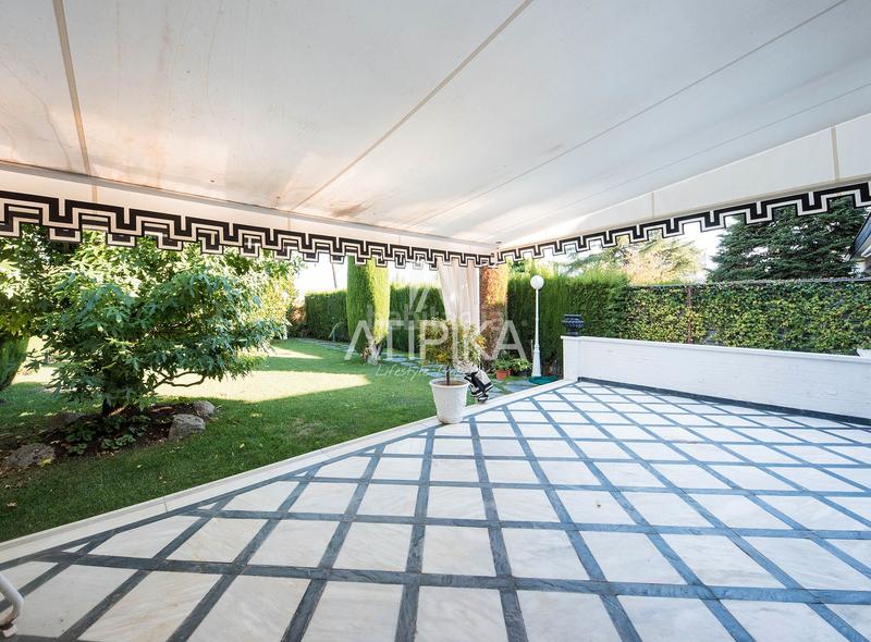 Foto 6f75b31c-5b0e-4c2a-9530-3ea552c6e47b. Casa con riscaldamento parcheggio piscina in Pedralbes Barcelona