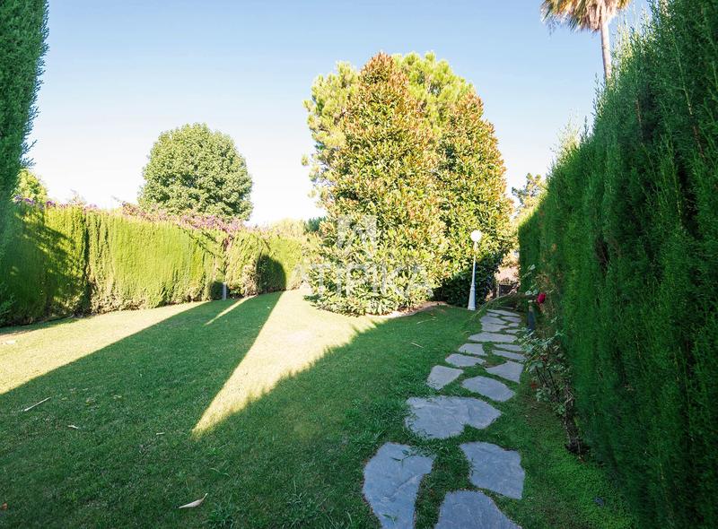 Foto 745163d8-f097-4ca8-beff-9d1e3b0d88ad. Casa con riscaldamento parcheggio piscina in Pedralbes Barcelona