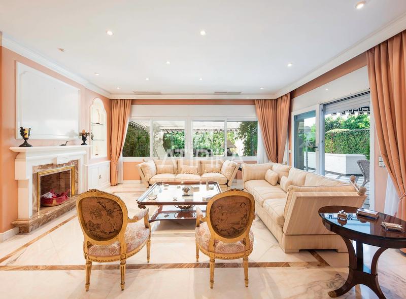 Foto 842a8a30-07d3-4a50-b09b-844a89f107d3. Casa con riscaldamento parcheggio piscina in Pedralbes Barcelona