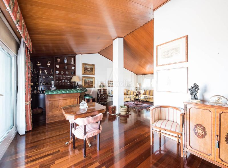 Foto 91a7a55b-3b57-4735-b943-2b661db8800a. Casa con riscaldamento parcheggio piscina in Pedralbes Barcelona