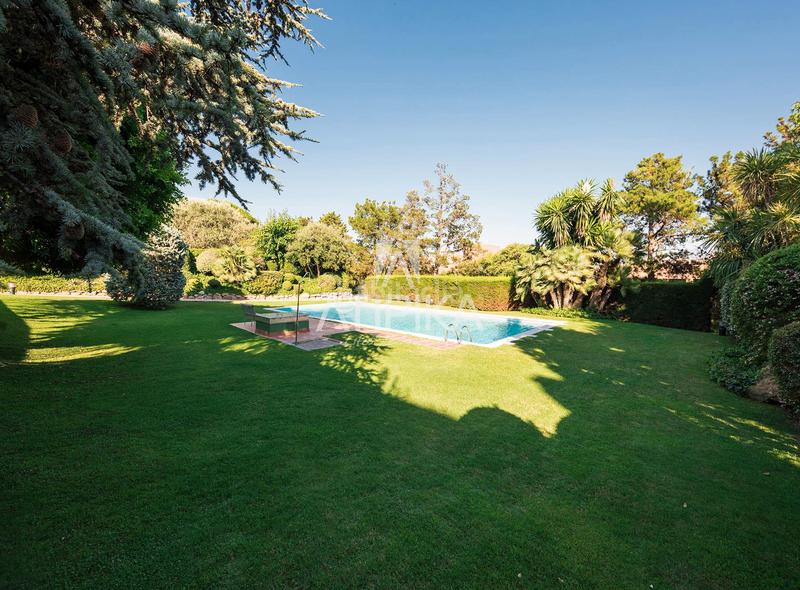 Foto 99149264-6c0b-41fc-ae74-cdfc29045b73. Casa con riscaldamento parcheggio piscina in Pedralbes Barcelona