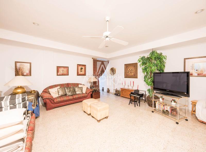 Foto b01859fc-71cf-40de-bcc1-272eaae6a572. Casa con riscaldamento parcheggio piscina in Pedralbes Barcelona