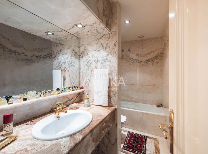 Foto c35e66bc-e6b9-4551-a207-a07b0282b0cf. Casa con riscaldamento parcheggio piscina in Pedralbes Barcelona