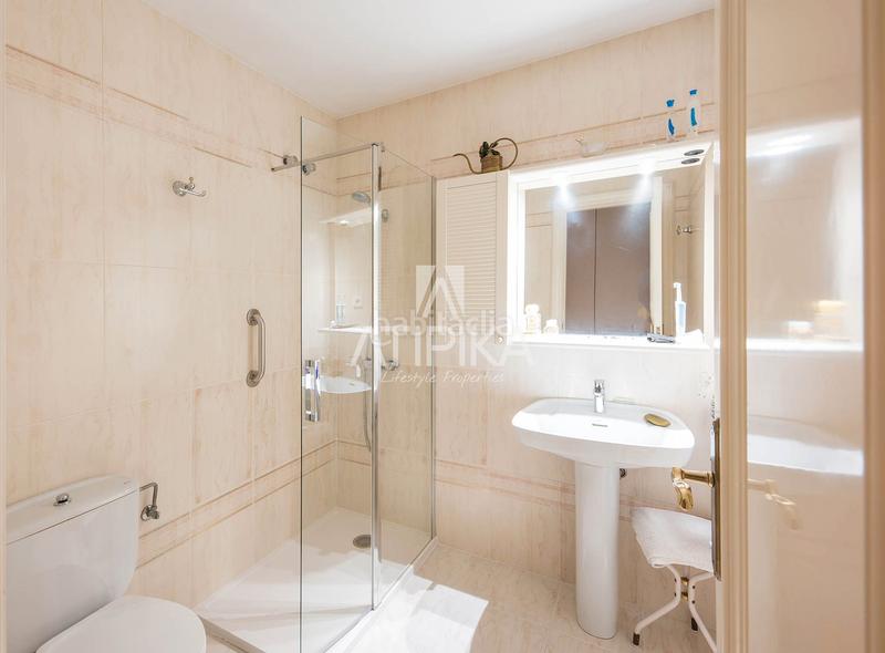 Foto c3cdcfa6-eacc-4092-bf1b-710ef8cf4b98. Casa con riscaldamento parcheggio piscina in Pedralbes Barcelona