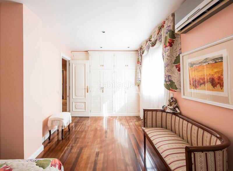 Foto dfbf07b0-fd6a-4cb7-9f05-d23c9409ff8c. Casa con riscaldamento parcheggio piscina in Pedralbes Barcelona