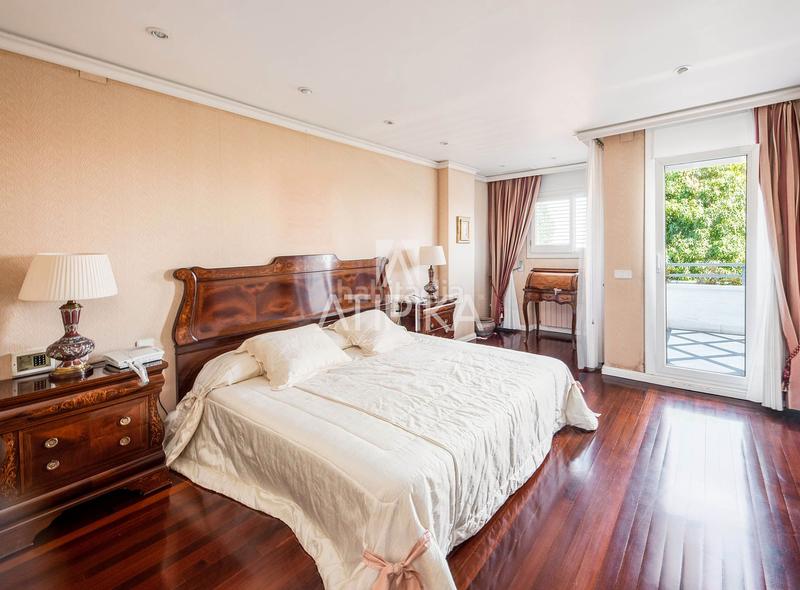 Foto e88b3db8-4bb2-4479-999b-fffaaed97698. Casa con riscaldamento parcheggio piscina in Pedralbes Barcelona